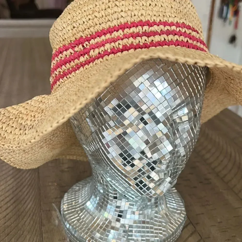 Fun 🤩 Hat 👒 fabulously flexible Pack away!!! ✈️ 🏝️ 🕶️ 👄 💄 Pink Stripes